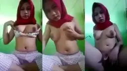 ABG Masih Daun Masih Muda Pamer Memek